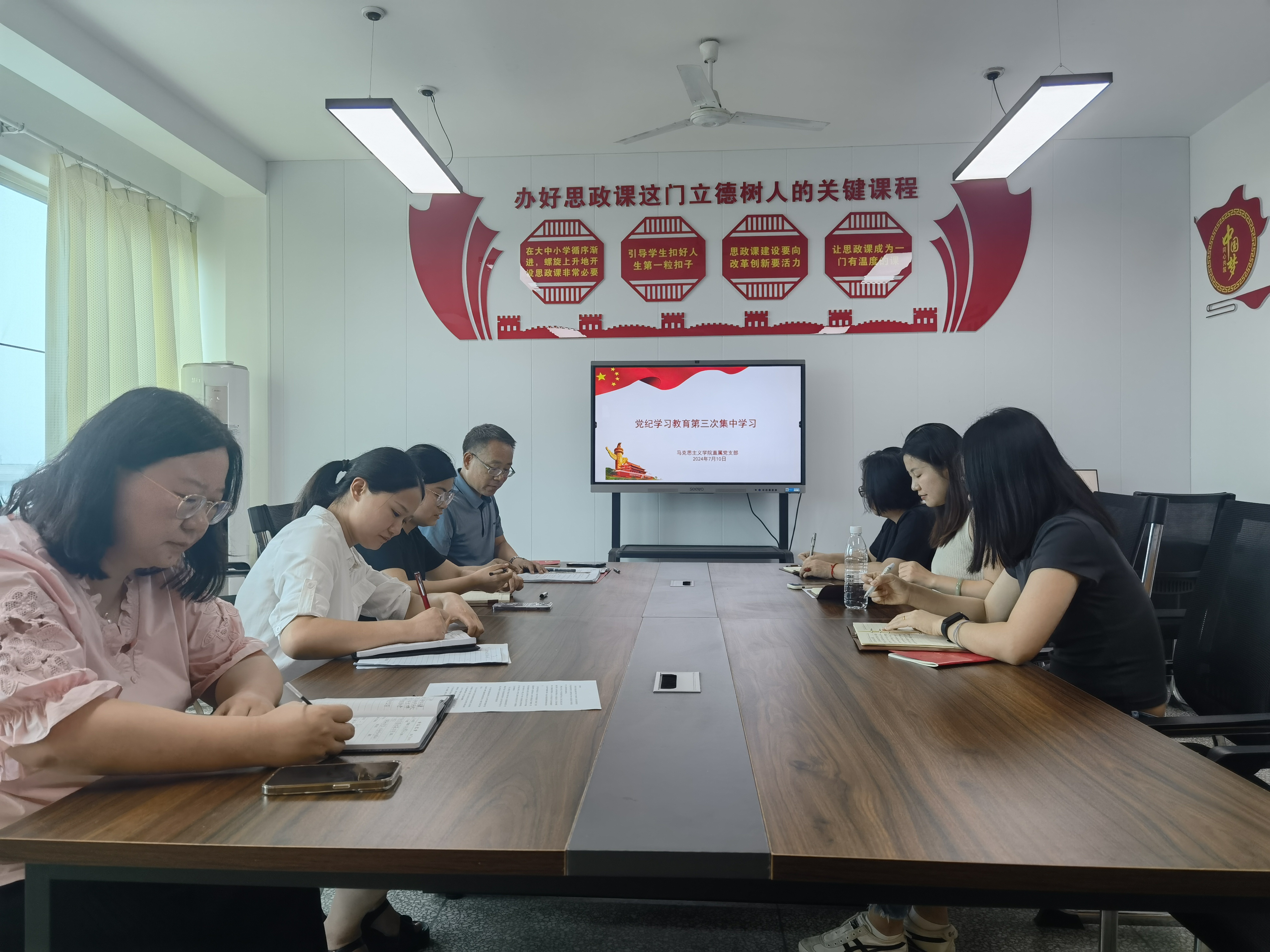 e8323cd4cc6945c4a94079f246e535de.jpg e8323cd4cc6945c4a94079f246e535de.jpg