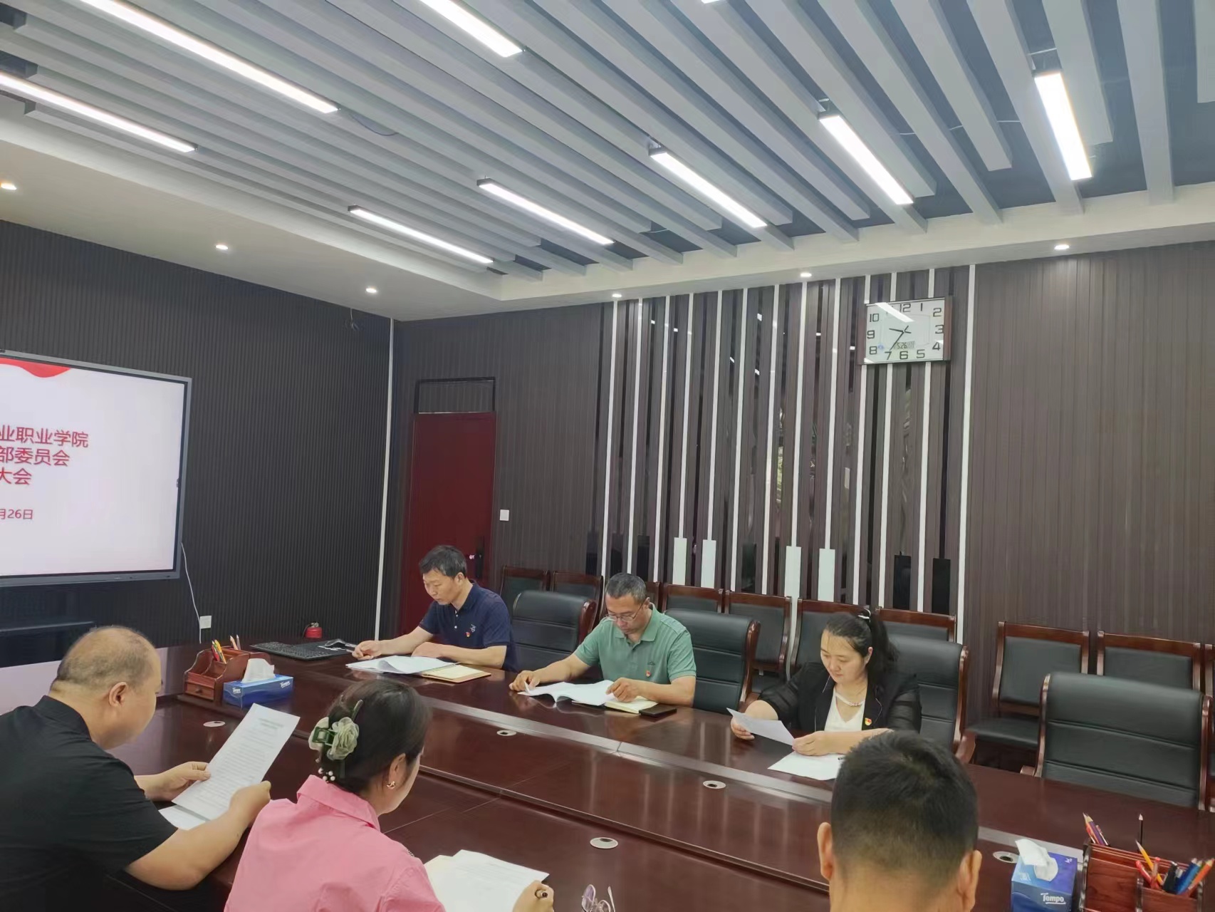 e9ccd103b63a42f988d030f7b6959a9a.jpg e9ccd103b63a42f988d030f7b6959a9a.jpg