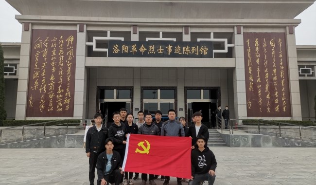 生态系学工党支部开展祭英烈扫墓活动