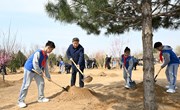 习近平在参加首都义务植树活动时强调：汇聚共建美丽中国磅礴力量 让祖国大地更加绿意盎然生机勃发